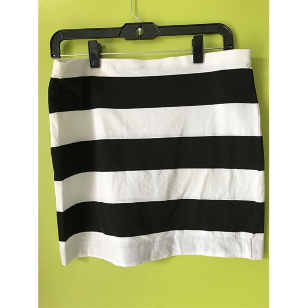 H&M Basic White Black Horizontal Striped Skirt M - image 3